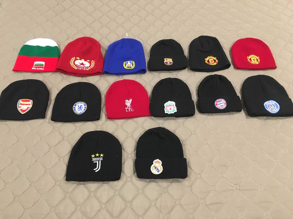Футболни зимни шапки