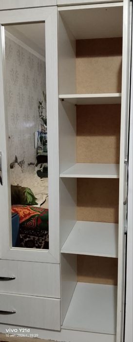 Белый красивый шкаф продам