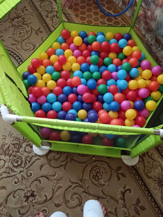 Продам детский манеж с шариками