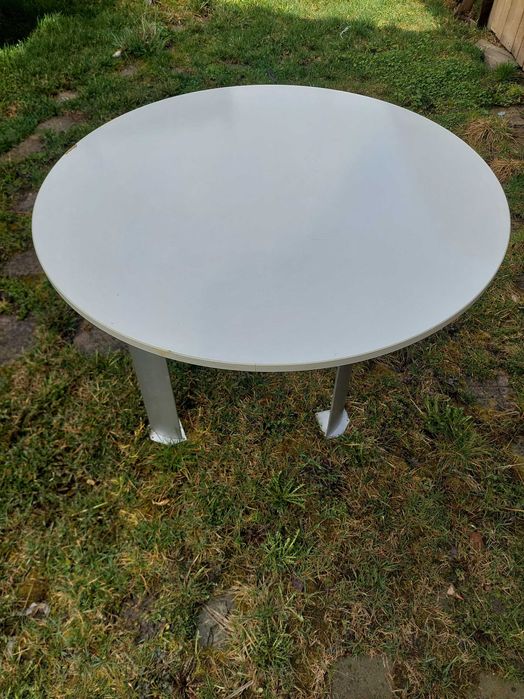 3 броя маси - дърво с метални крака