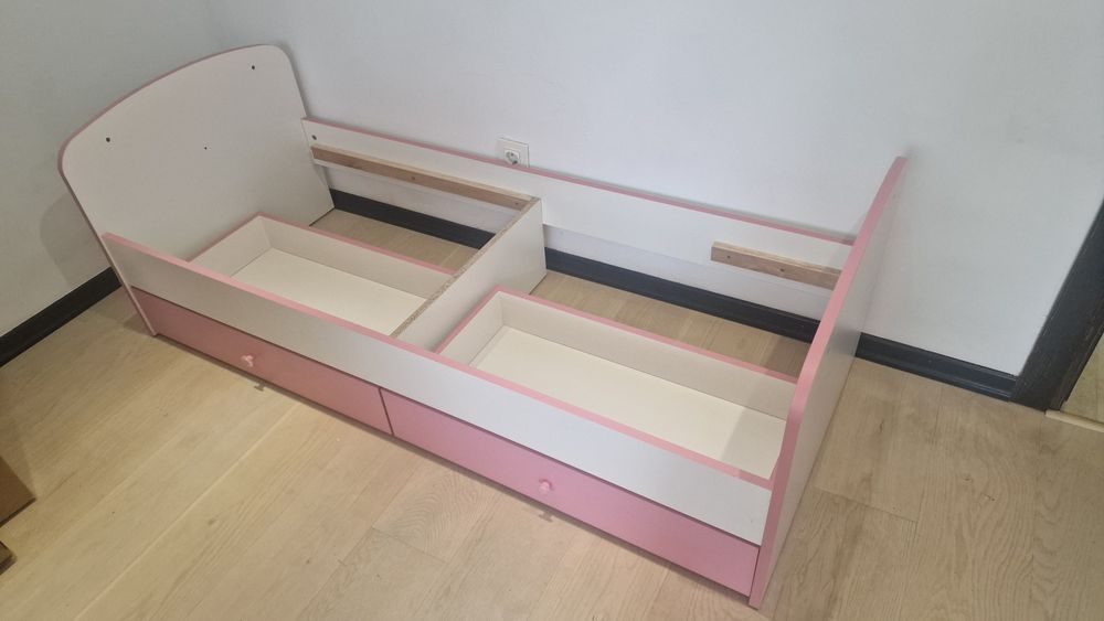 Детско легло, матрак и протектор на Вис Виталис