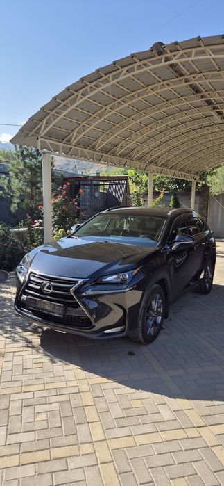 Автомобиль Lexus NX200