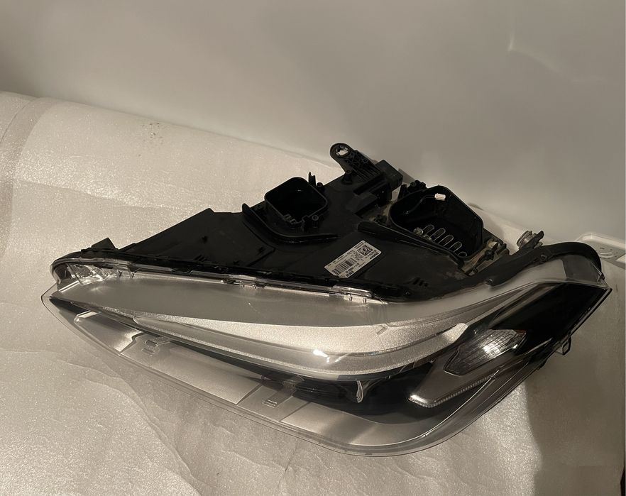 Far stanga BMW X1 F48 F49 Full Led