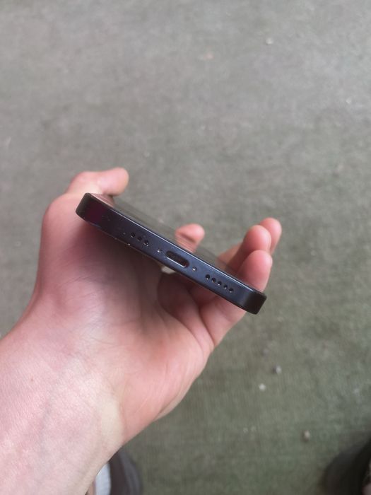 Продам Айфон 13