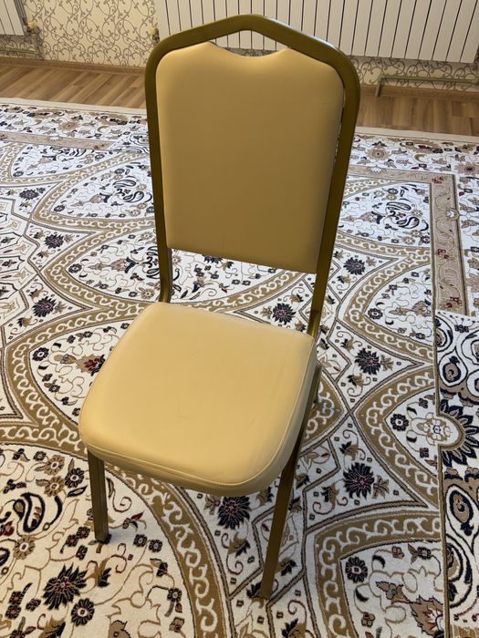 Продается стол со стульями