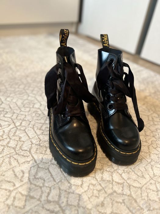 Bocanci DR. Martens cu platforma