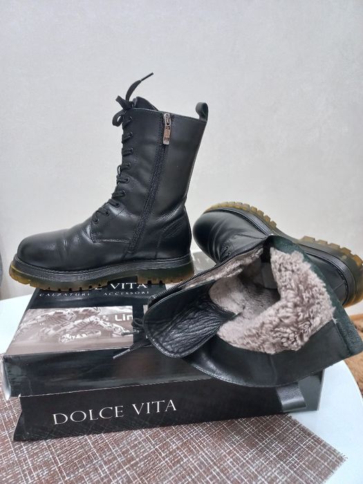 Продам  женские ботинки