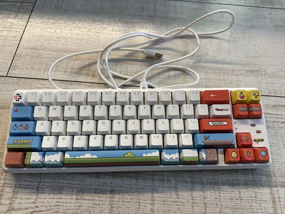 Tastatura Mecanica QwertyKey65 Arcade - Hot Swap, Full RGB, Retro Gaming