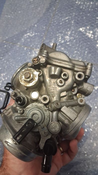 Vând set carburatoare pentru Honda Deauville NT650V 650.