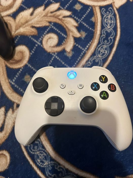 Vând 2 manete Xbox one stare foarte  bună preț negociabil