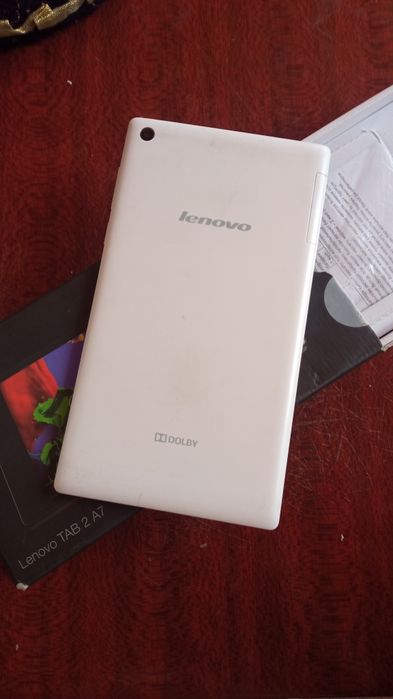Планшет Lenova бир қўл ишлатилган.