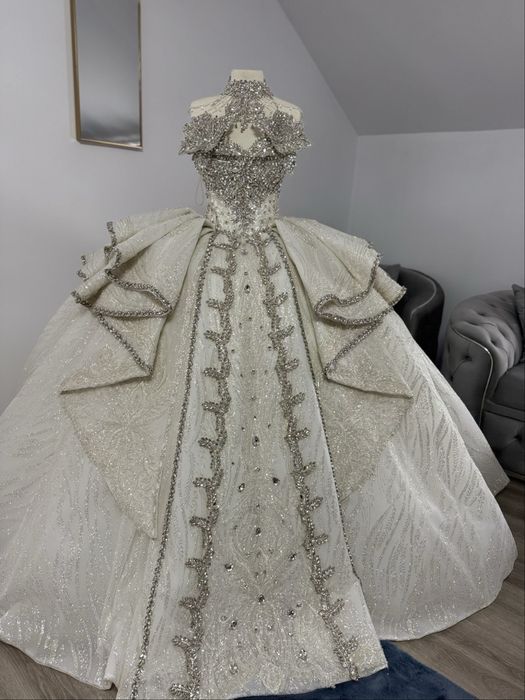 Vand rochie de mireasa