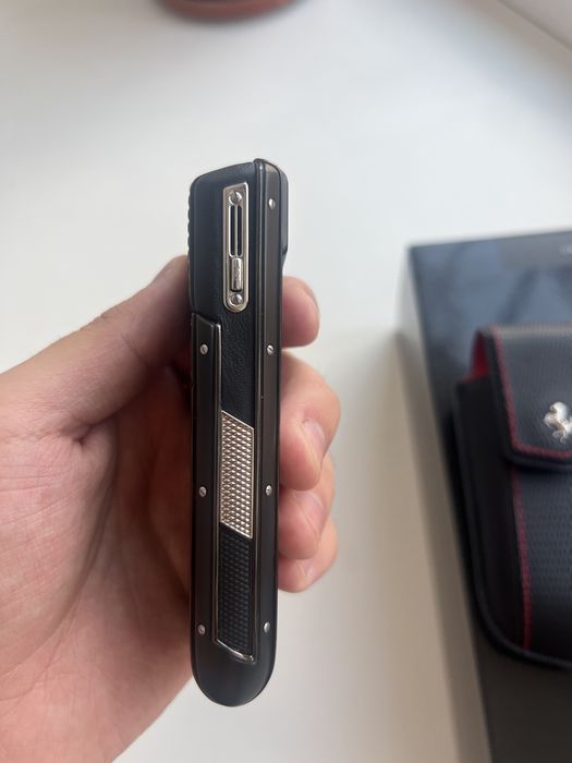 Vertu ascent ti ferrari limited edition