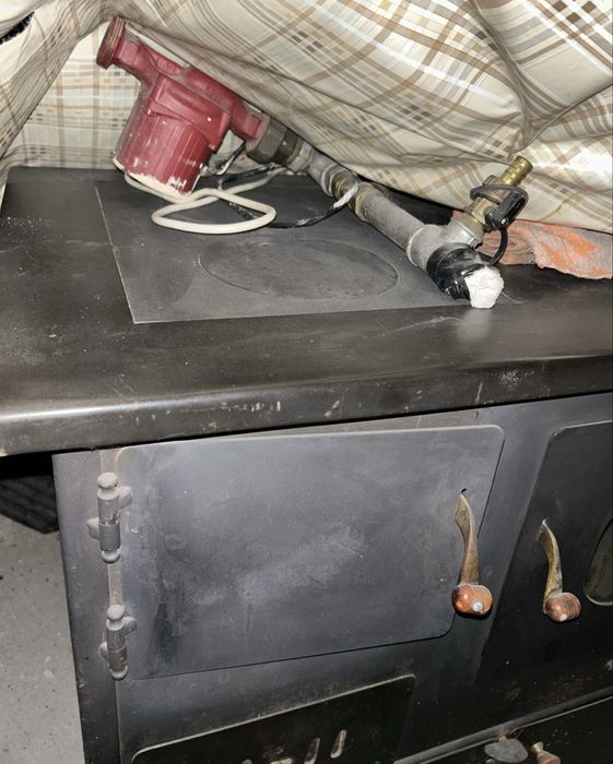 Готварска печка на дърва с водна риза Prity с чекмедже и помпа