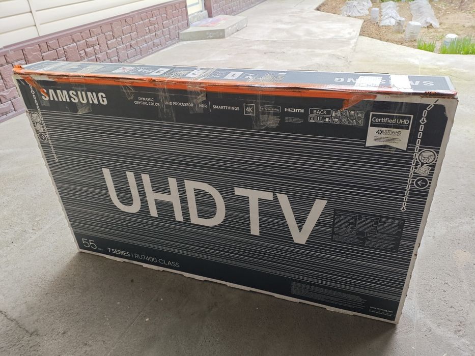 Продам смарт  ТВ  Самсунг  140 см  4К.