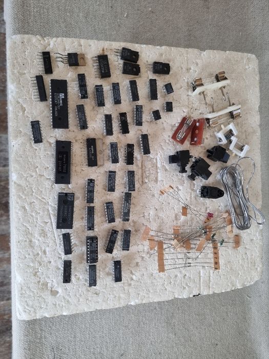 Pachet dif piese, Integrate Philips, etc. Perfecta stare.