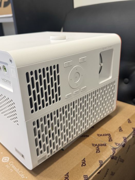 Продавам нов проектор BenQ X3100i
