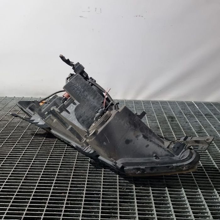 Far Dreapta Mitsubishi Outlander 2009 - 2012 SUV 4 Usi (1411) Cu lupă