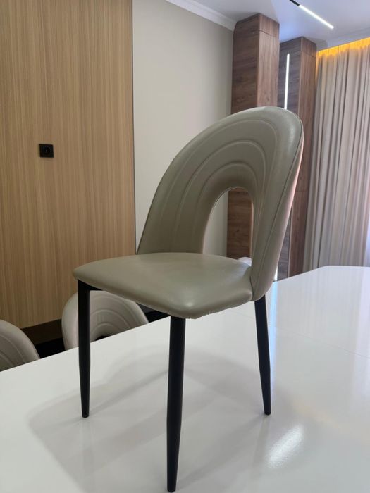 Стол со стульями