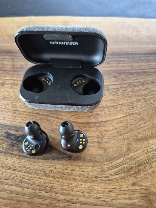 Casti Sennheiser.