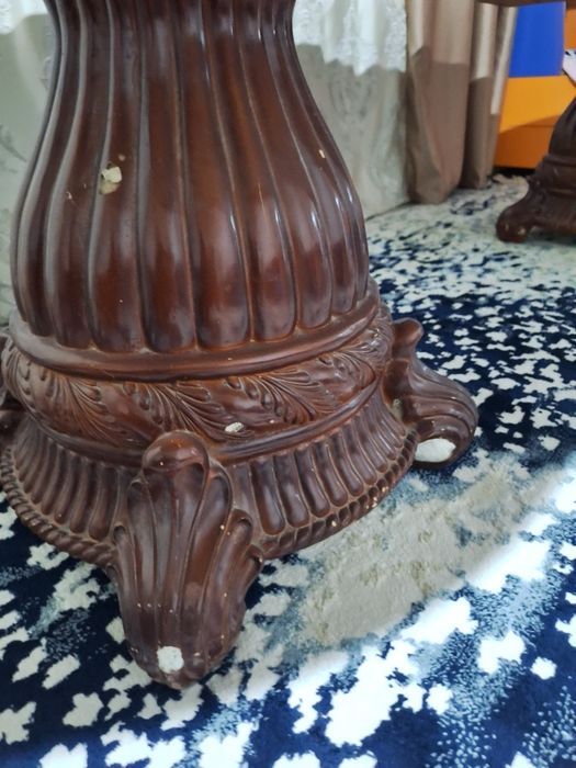 Продаём гостевой стол из дерева.