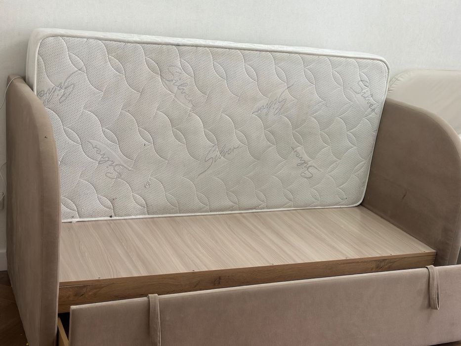 Продам  диван , кровати