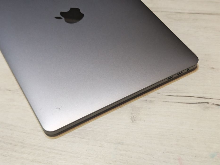 Macbook Pro 13" 2019 i5 16 GB RAM 512 GB SSD