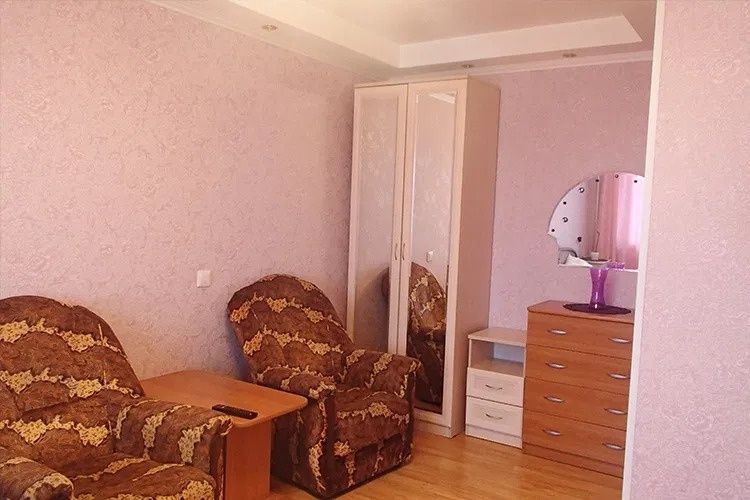 Сдам 1 ком.  кв. Посуточно 19мкр