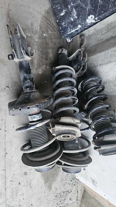 Продам амортизаторы в сборе