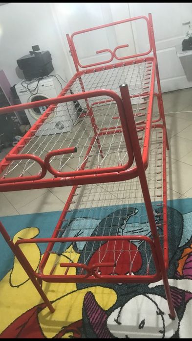 Pat etajat copii