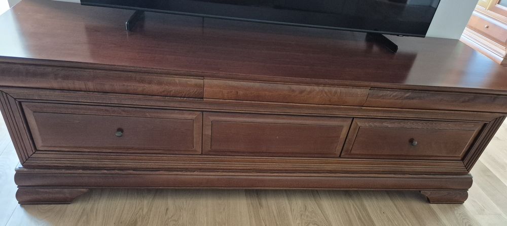 Mobilier lemn masiv culoare cires nuc