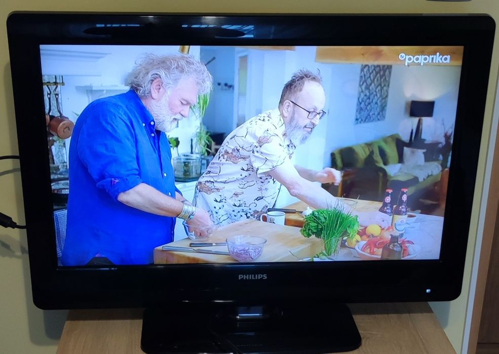 Televizor LCD PHILIPS diagonală 80 cm