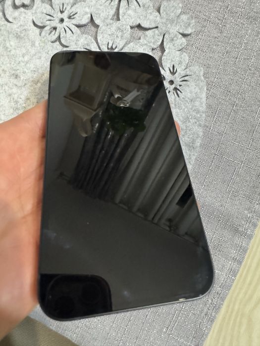 Iphone 16E de 128gb cu mdm , spate fisurat