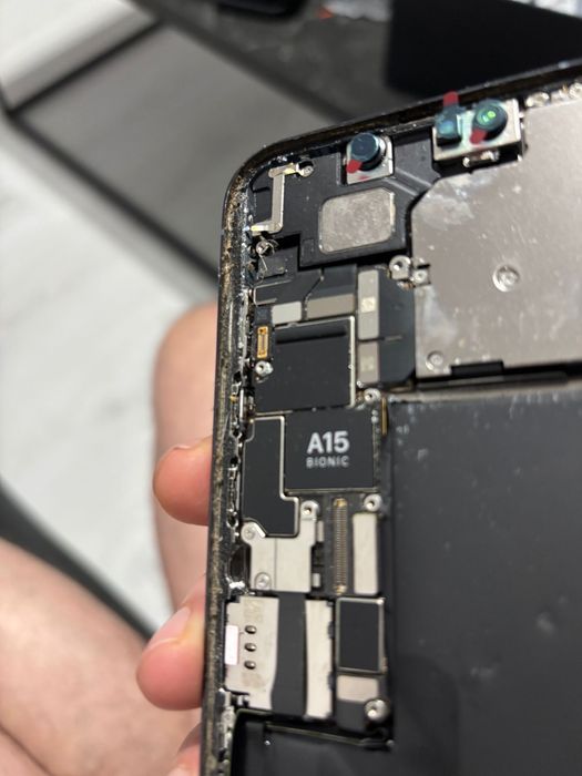 Vand placa de baza ip 15 pro max si baterie , display rama spate