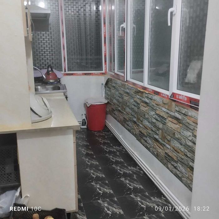 Guliston shahar Yangi bozorda kvartira sotiladi