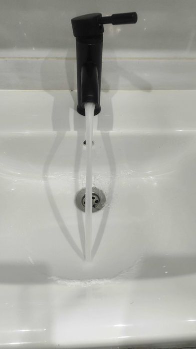 Черен смесител за баня