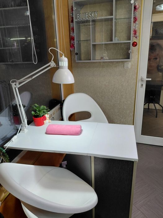 Отдавам работно място за маникюрист.Шумен топ център