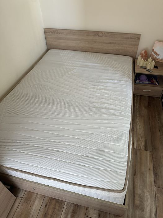 Легло с матрак 140/200 и нощно шкафче