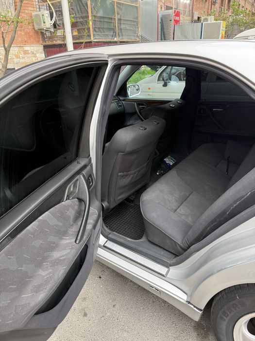 Mercedes-Benz E 220 1996 — 5