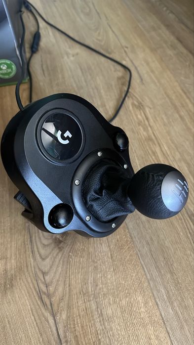 Волан с педали Logitech G923 за Xbox