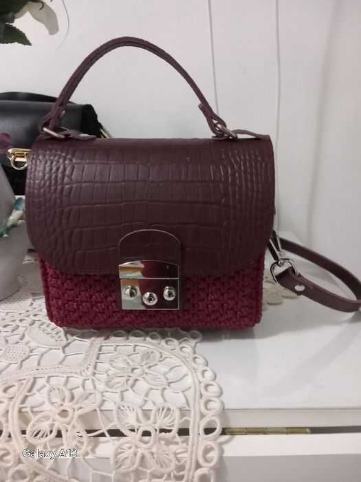 Genți croșetate in combinație de piele naturala