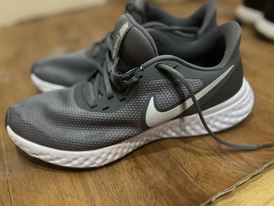 Nike в добро състояние , Yeezy