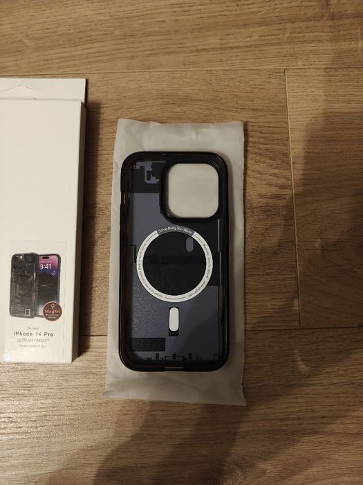 Husa Spigen Iphone 14 Pro