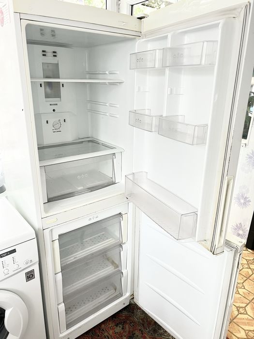 Продам Холодильник с Машинкой
