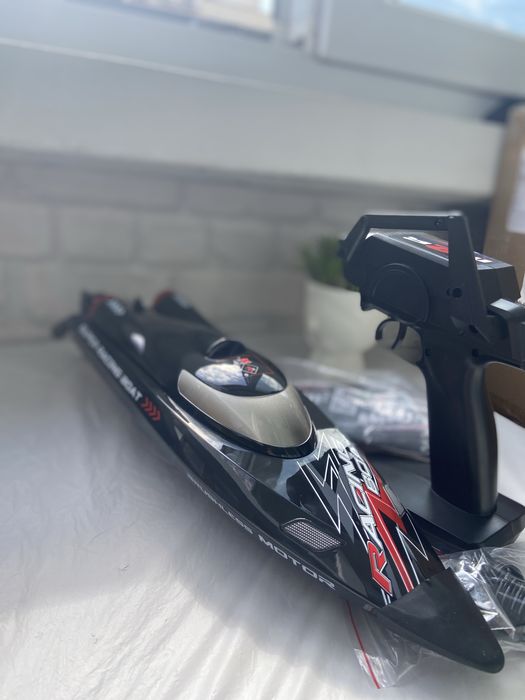 Lightning Racer – Бърза RC лодка 55 км/ч за водни приключения