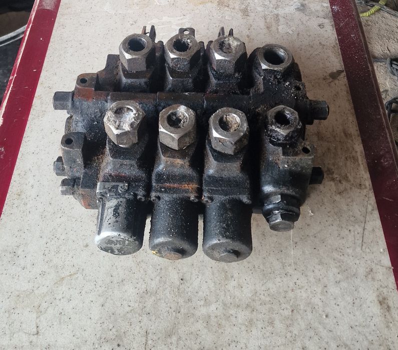 Vand pompa turola si distribuitor  ifron