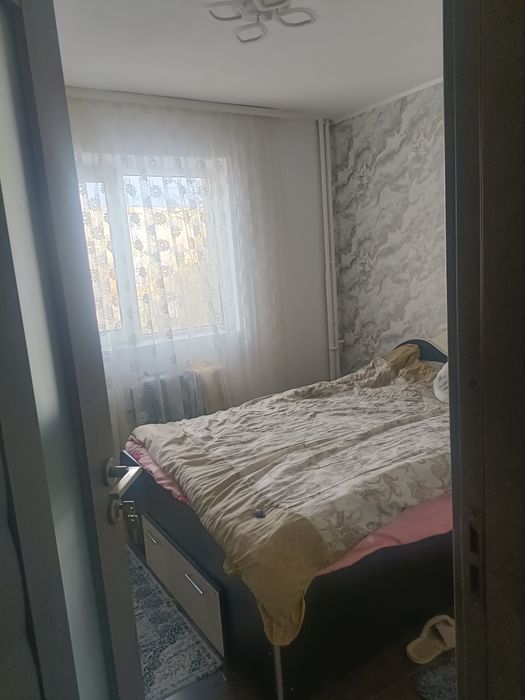 Închiriez apartament
