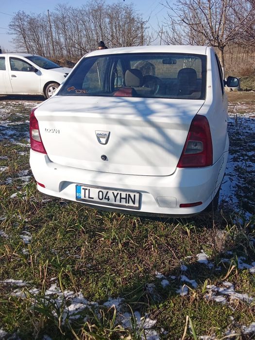 Vând Dacia Logan