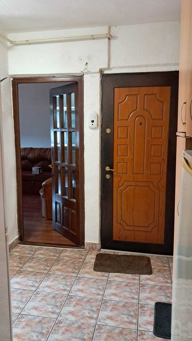 Apartament 2 camere decomandat | Etaj 3/4 | Centrală proprie