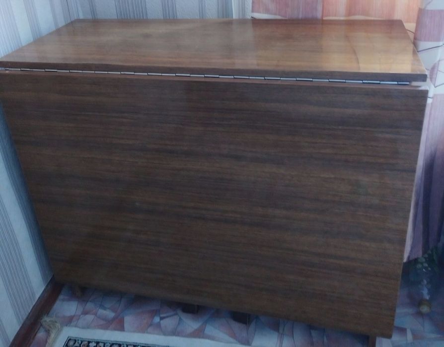 Продам стол книжка